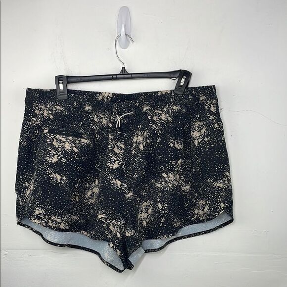 Old Navy Extra High-Waisted Dolphin-Hem Run Shorts 2.5-inch inseam 2X - Picture 1 of 11